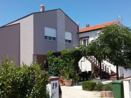 Apartman Raus Sabunike Привлака Экстерьер фото